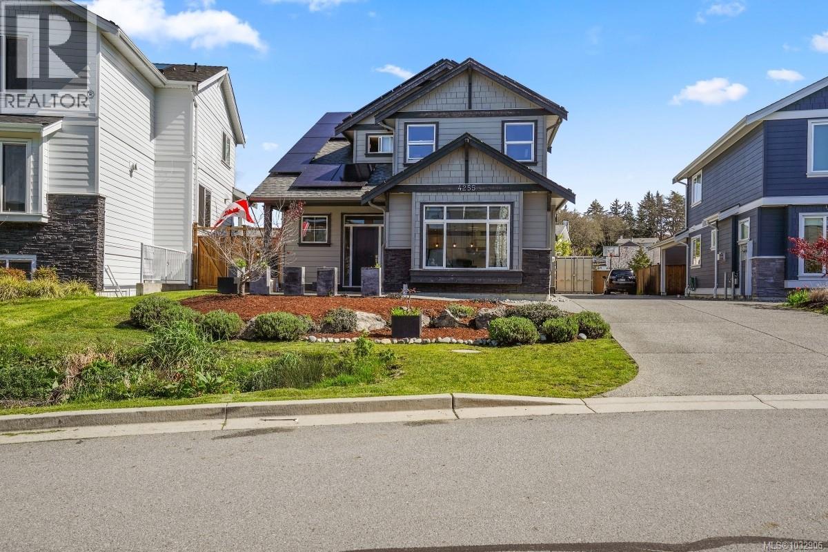 4255 Pullet Pl, Saanich, British Columbia  V8X 2N3 - Photo 3 - 1032906