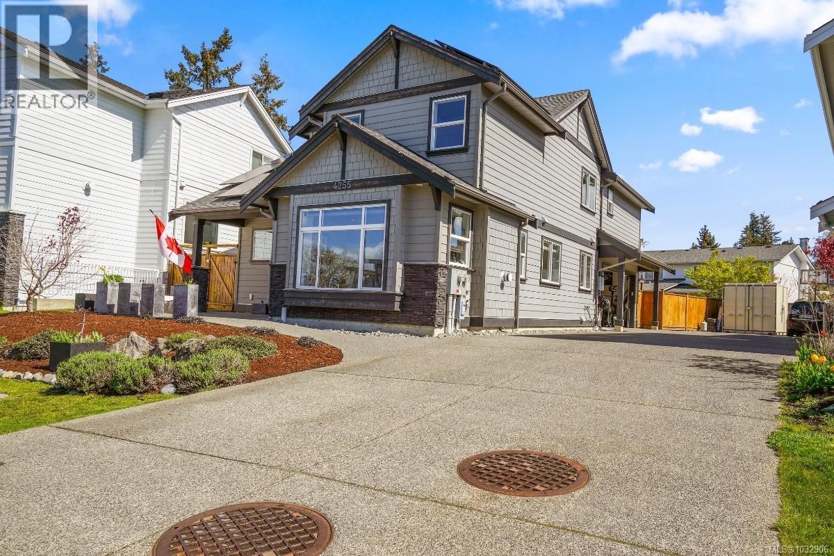 4255 Pullet Pl, Saanich, British Columbia  V8X 2N3 - Photo 4 - 1032906