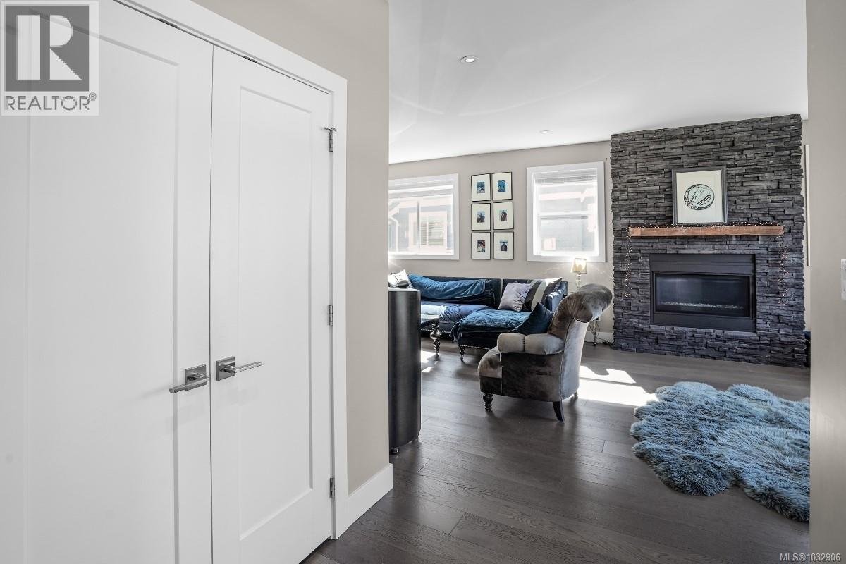 4255 Pullet Pl, Saanich, British Columbia  V8X 2N3 - Photo 6 - 1032906