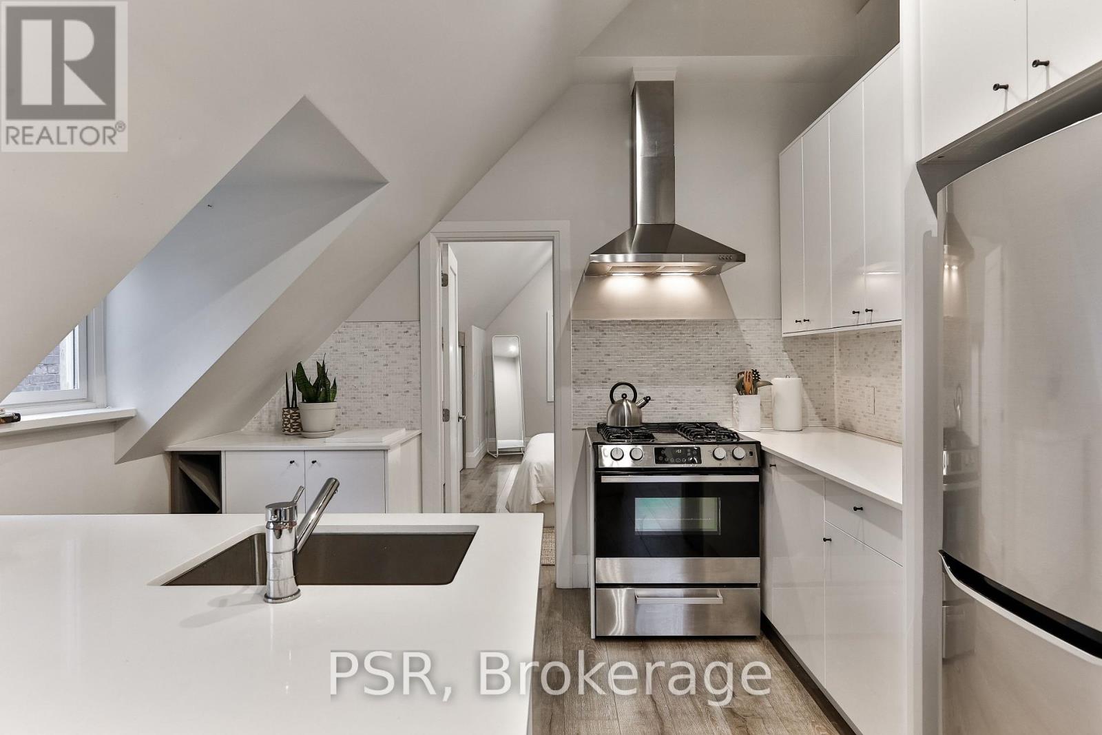 Upper - 264 Dovercourt Road, Toronto, Ontario  M6J 3E1 - Photo 11 - C12815908