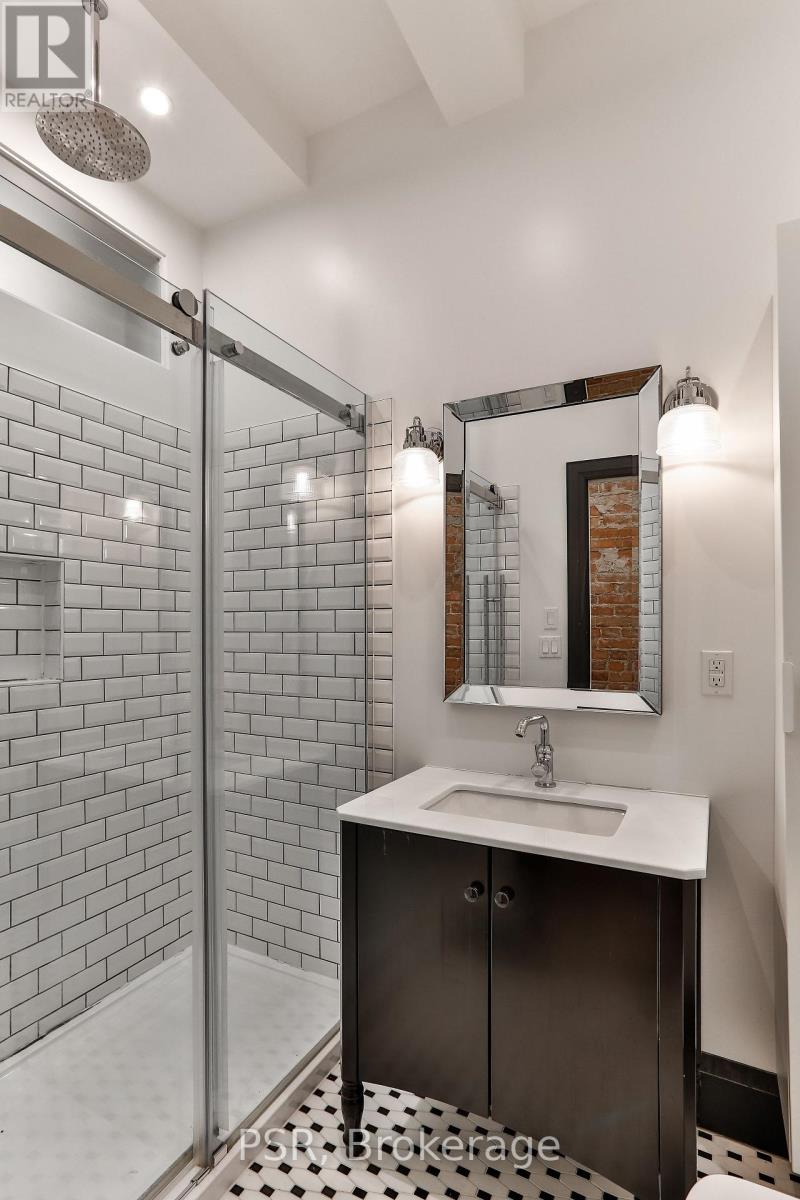 Upper - 264 Dovercourt Road, Toronto, Ontario  M6J 3E1 - Photo 21 - C12815908