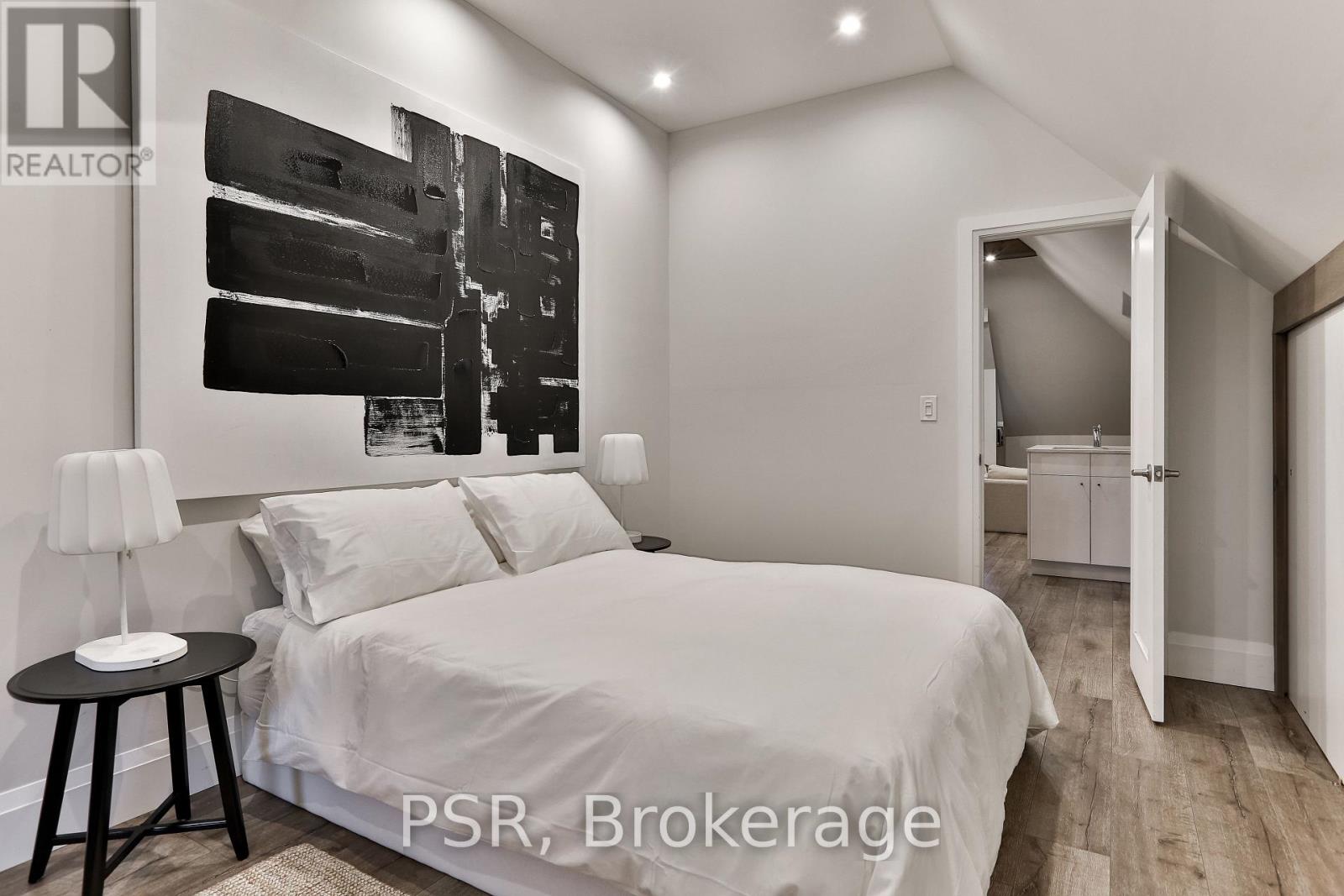 Upper - 264 Dovercourt Road, Toronto, Ontario  M6J 3E1 - Photo 16 - C12815908