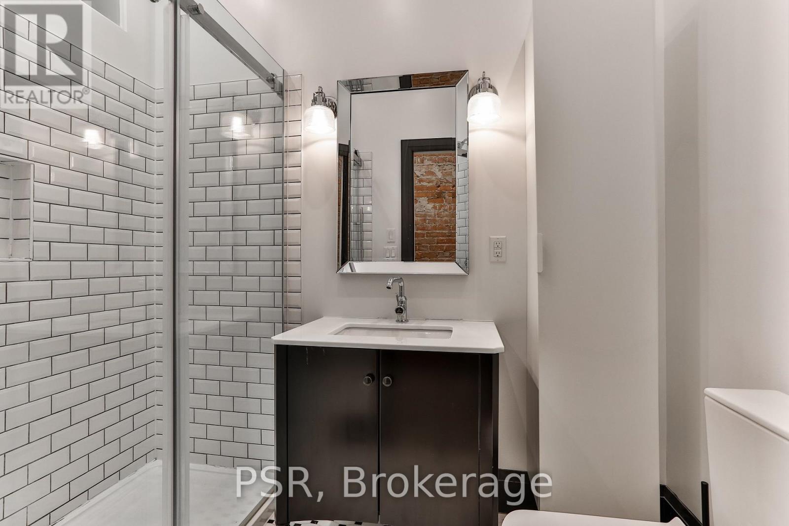 Upper - 264 Dovercourt Road, Toronto, Ontario  M6J 3E1 - Photo 20 - C12815908