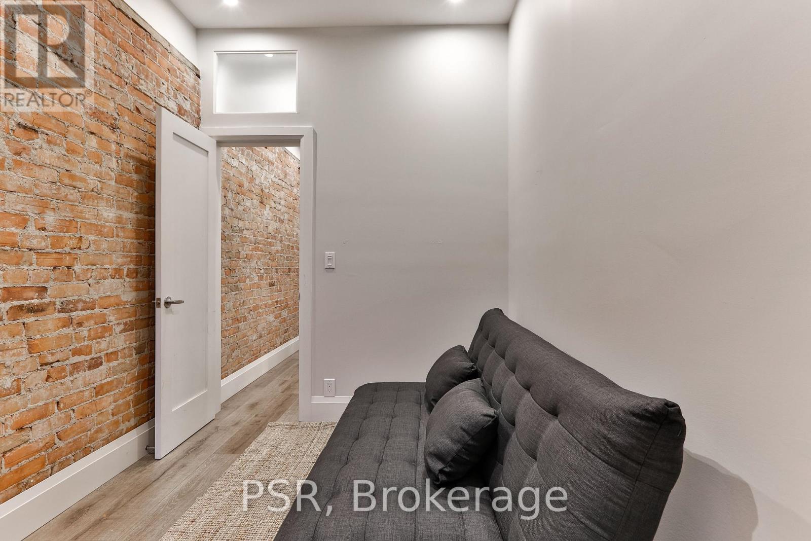 Upper - 264 Dovercourt Road, Toronto, Ontario  M6J 3E1 - Photo 19 - C12815908