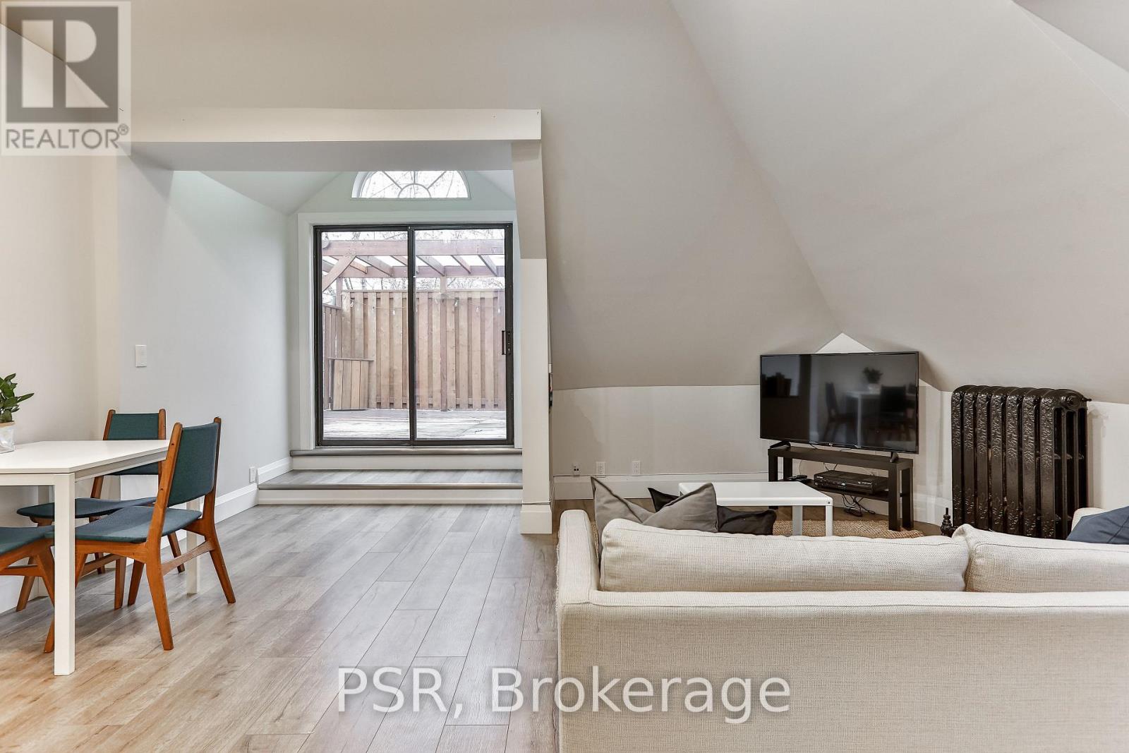 Upper - 264 Dovercourt Road, Toronto, Ontario  M6J 3E1 - Photo 7 - C12815908