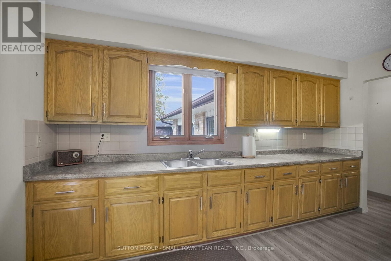 110 John Street W, South Huron, Ontario  N0M 1S2 - Photo 12 - X12473364