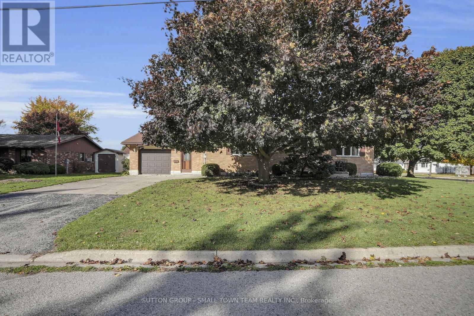 110 John Street W, South Huron, Ontario  N0M 1S2 - Photo 2 - X12473364