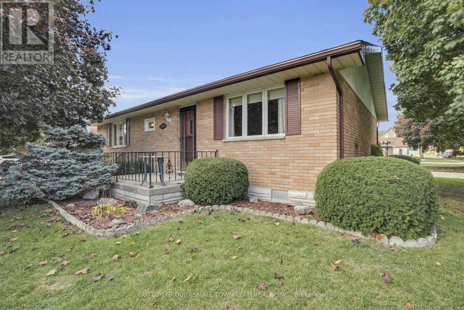 110 John Street W, South Huron, Ontario  N0M 1S2 - Photo 3 - X12473364