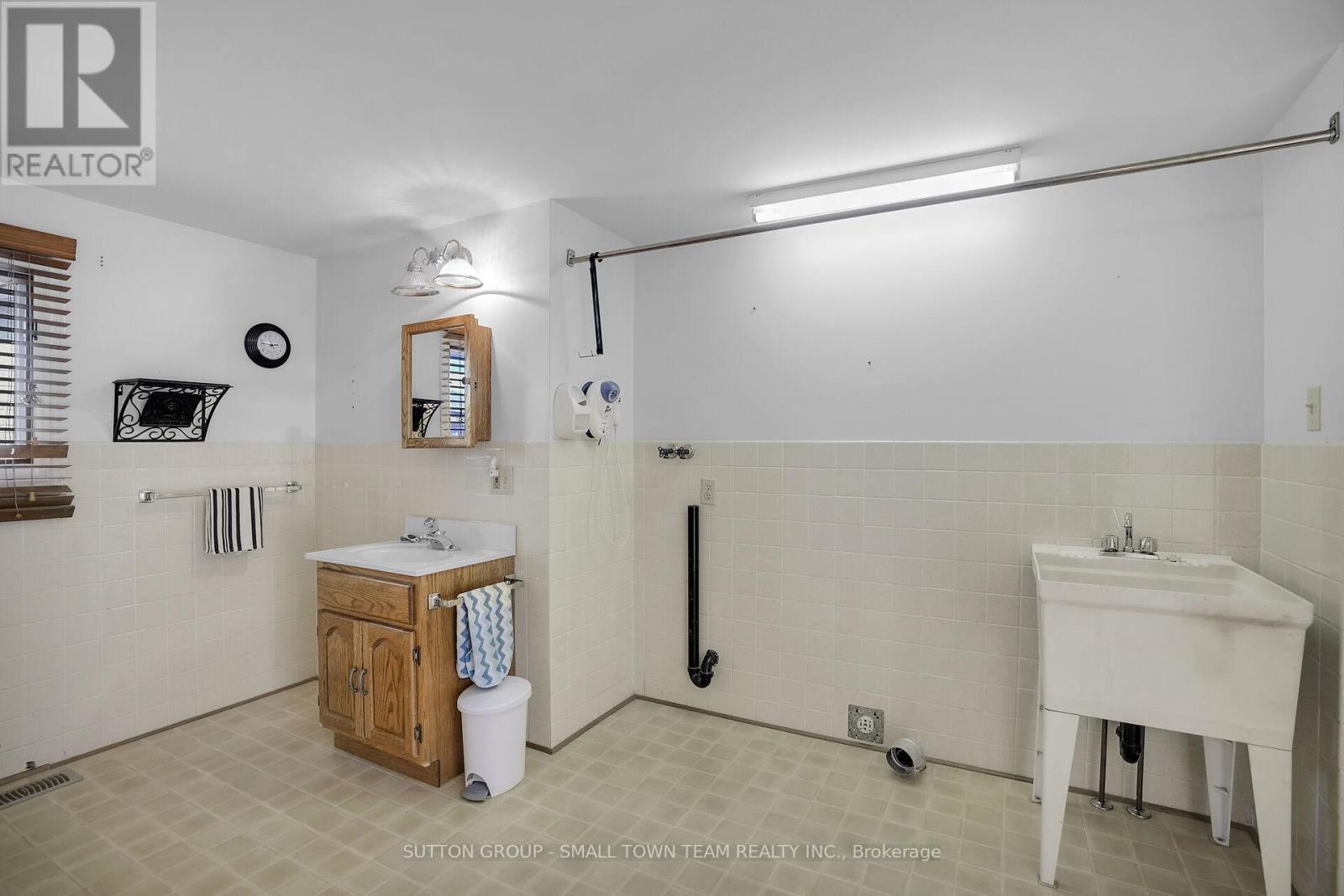 110 John Street W, South Huron, Ontario  N0M 1S2 - Photo 24 - X12473364