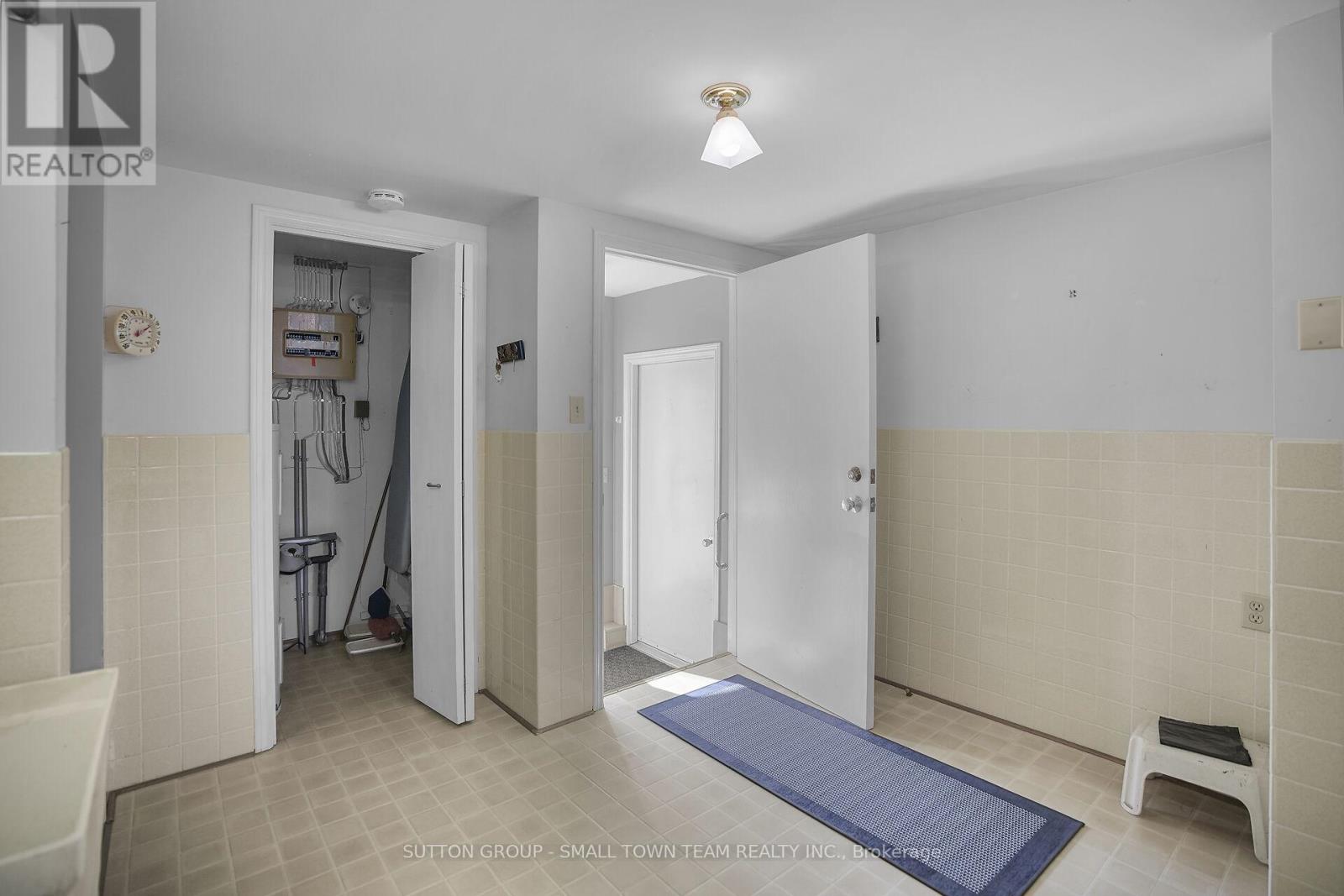 110 John Street W, South Huron, Ontario  N0M 1S2 - Photo 25 - X12473364