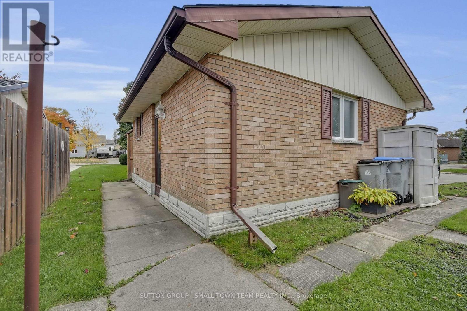110 John Street W, South Huron, Ontario  N0M 1S2 - Photo 30 - X12473364