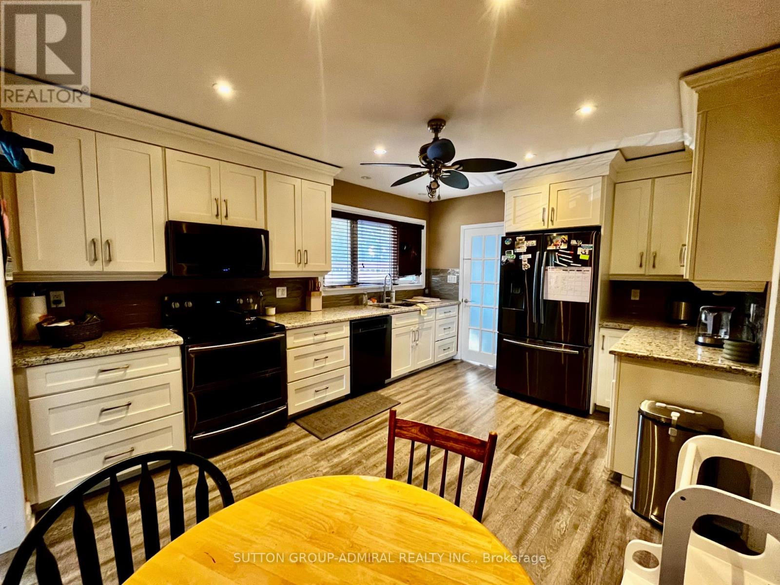 7468 Wanless Street, Niagara Falls, Ontario  L2H 1C9 - Photo 2 - X13024944