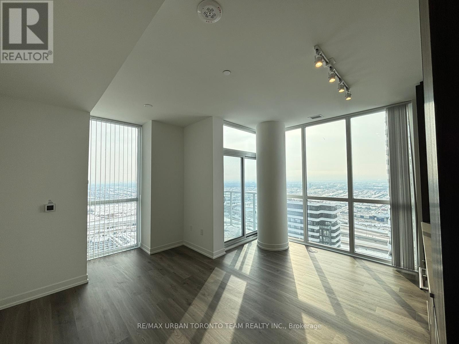 6012 - 8 Interchange Way, Vaughan, Ontario  L4K 5Z7 - Photo 5 - N12810422