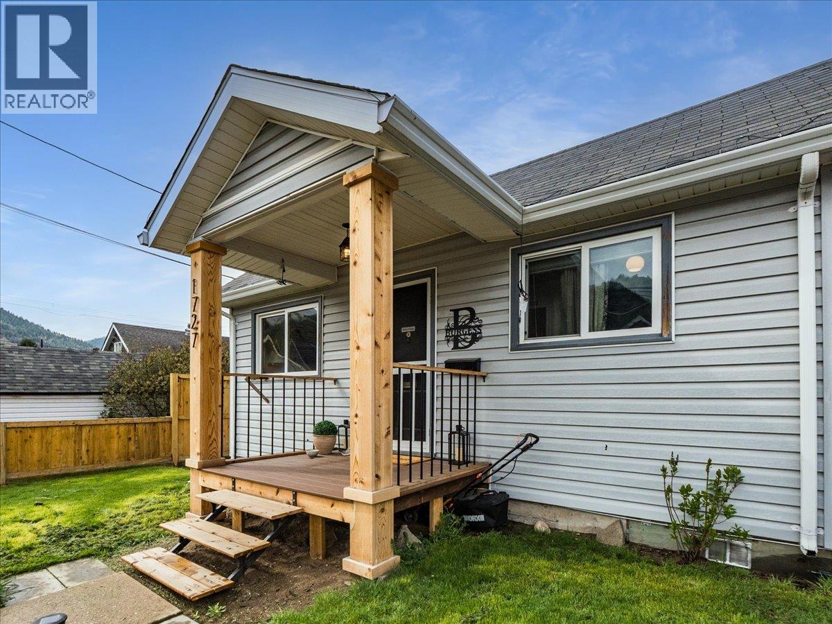 1727 Circle Street, Trail, British Columbia  V1R 1W8 - Photo 1 - 10383735