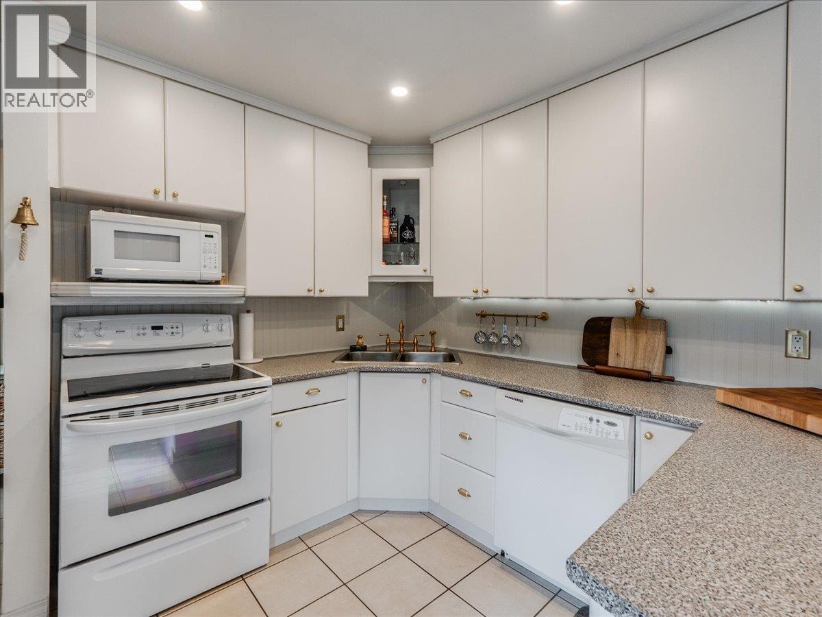 1727 Circle Street, Trail, British Columbia  V1R 1W8 - Photo 13 - 10383735