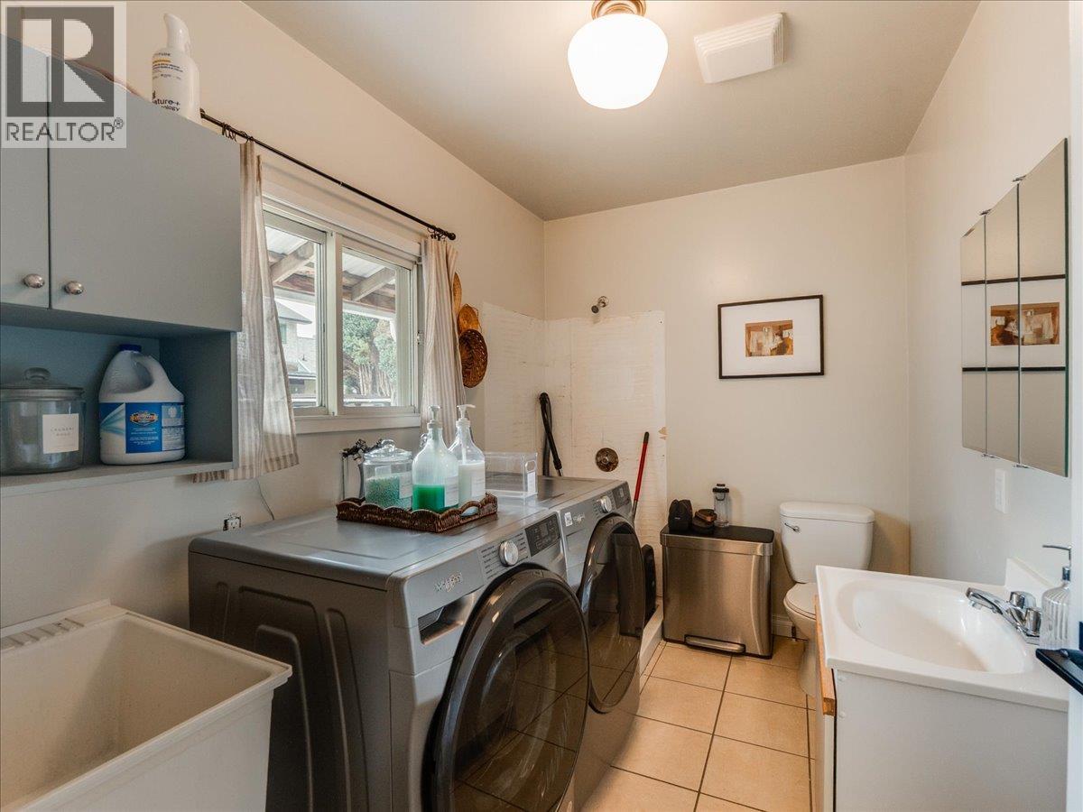 1727 Circle Street, Trail, British Columbia  V1R 1W8 - Photo 28 - 10383735