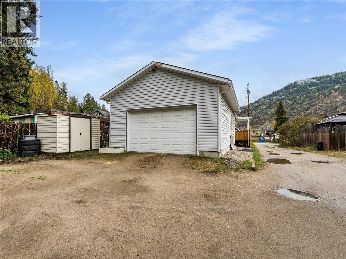 1727 Circle Street, Trail, British Columbia  V1R 1W8 - Photo 45 - 10383735