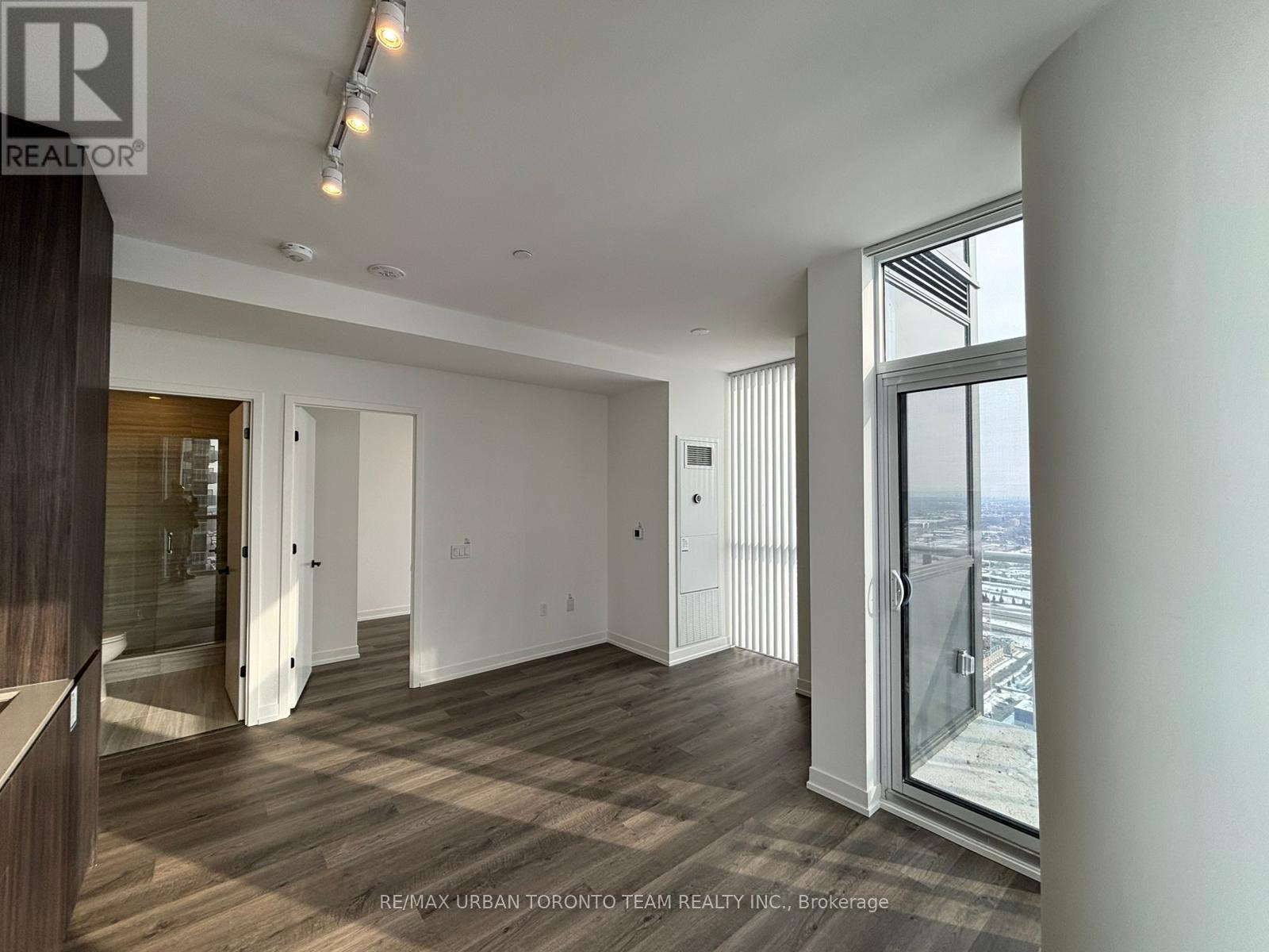 6012 - 8 Interchange Way, Vaughan, Ontario  L4K 5Z7 - Photo 2 - N12810422