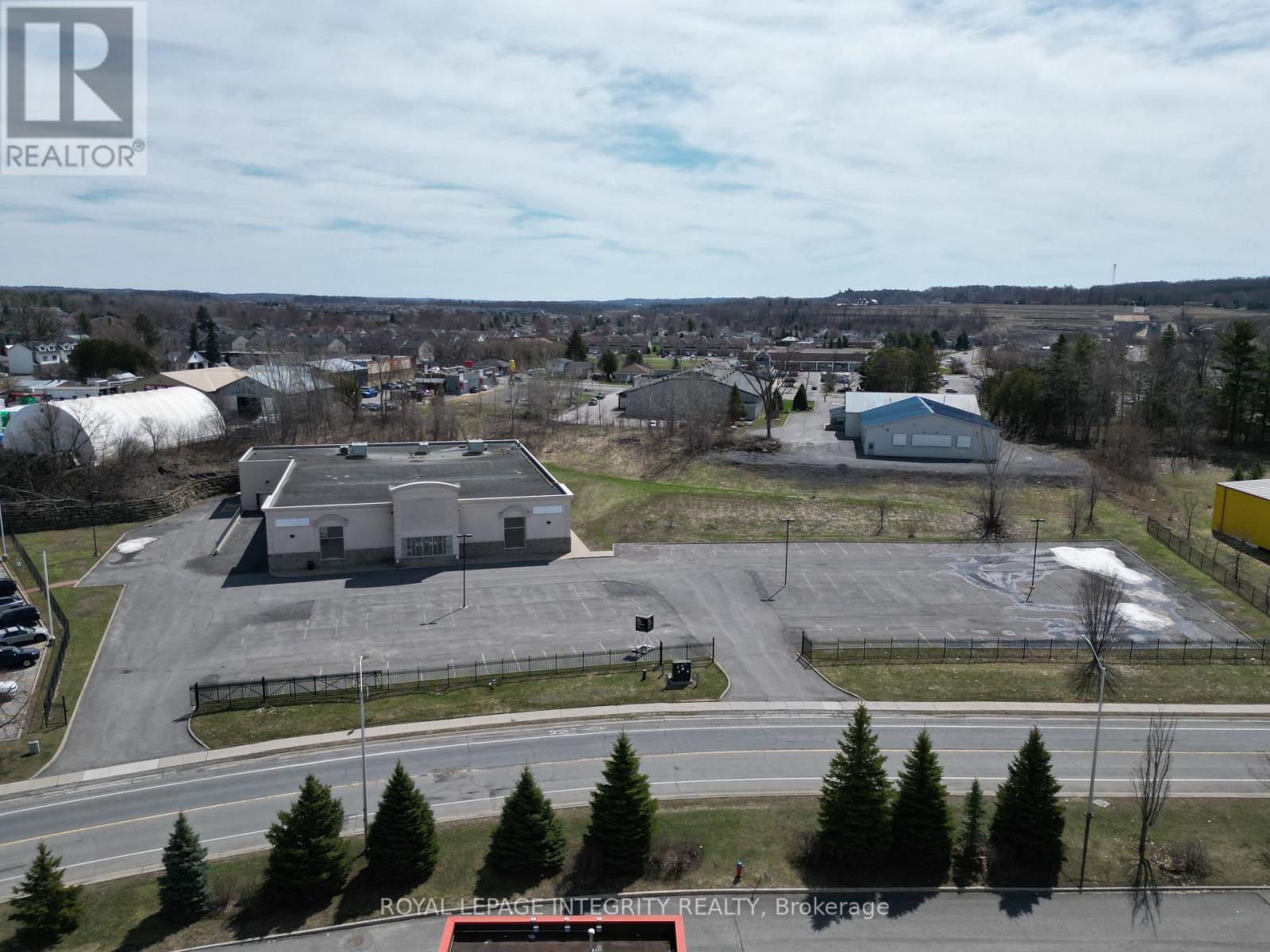 2747 Chamberland Street, Clarence-Rockland, Ontario  K4K 0B2 - Photo 3 - X12925554