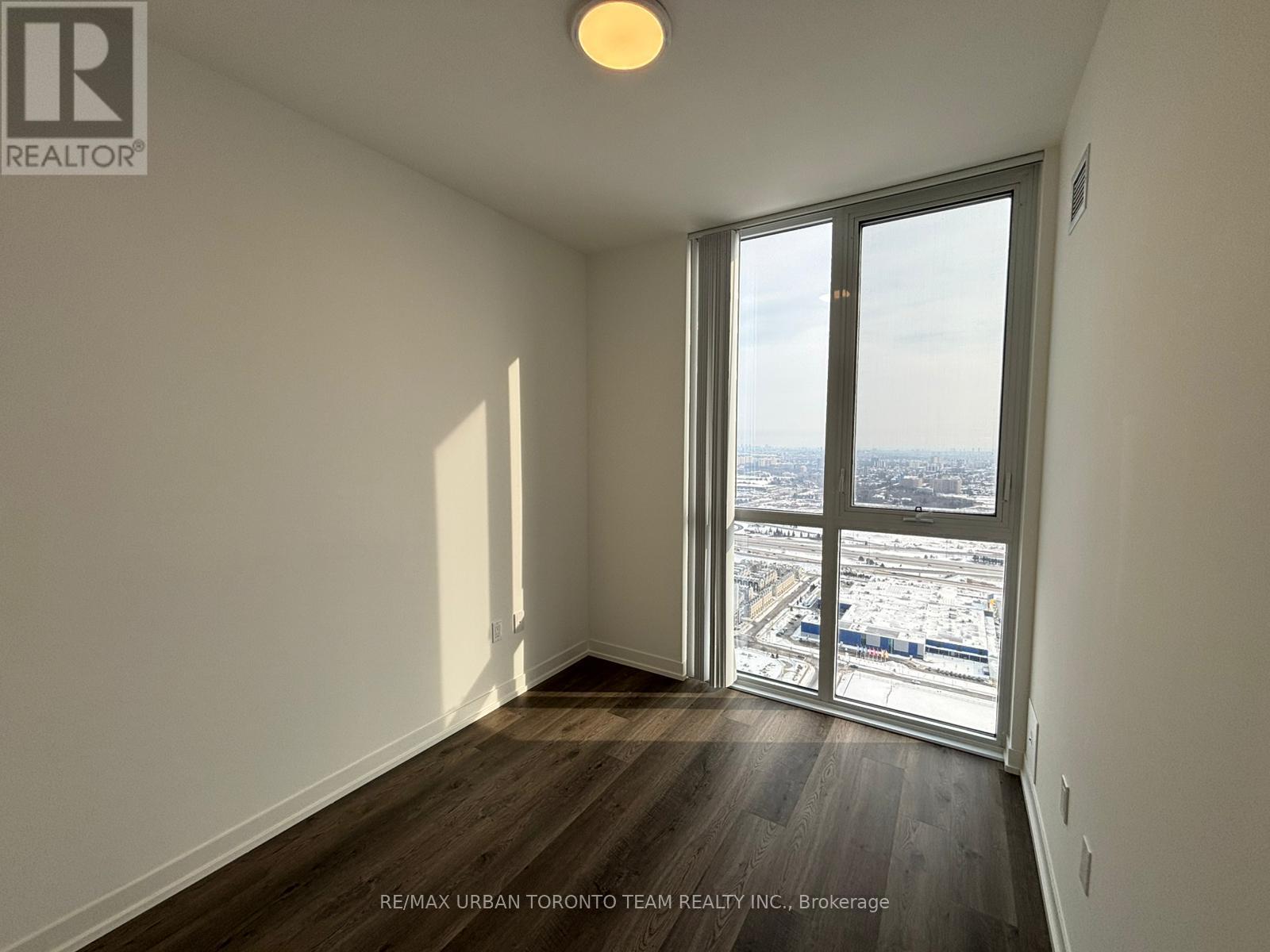 6012 - 8 Interchange Way, Vaughan, Ontario  L4K 5Z7 - Photo 8 - N12810422