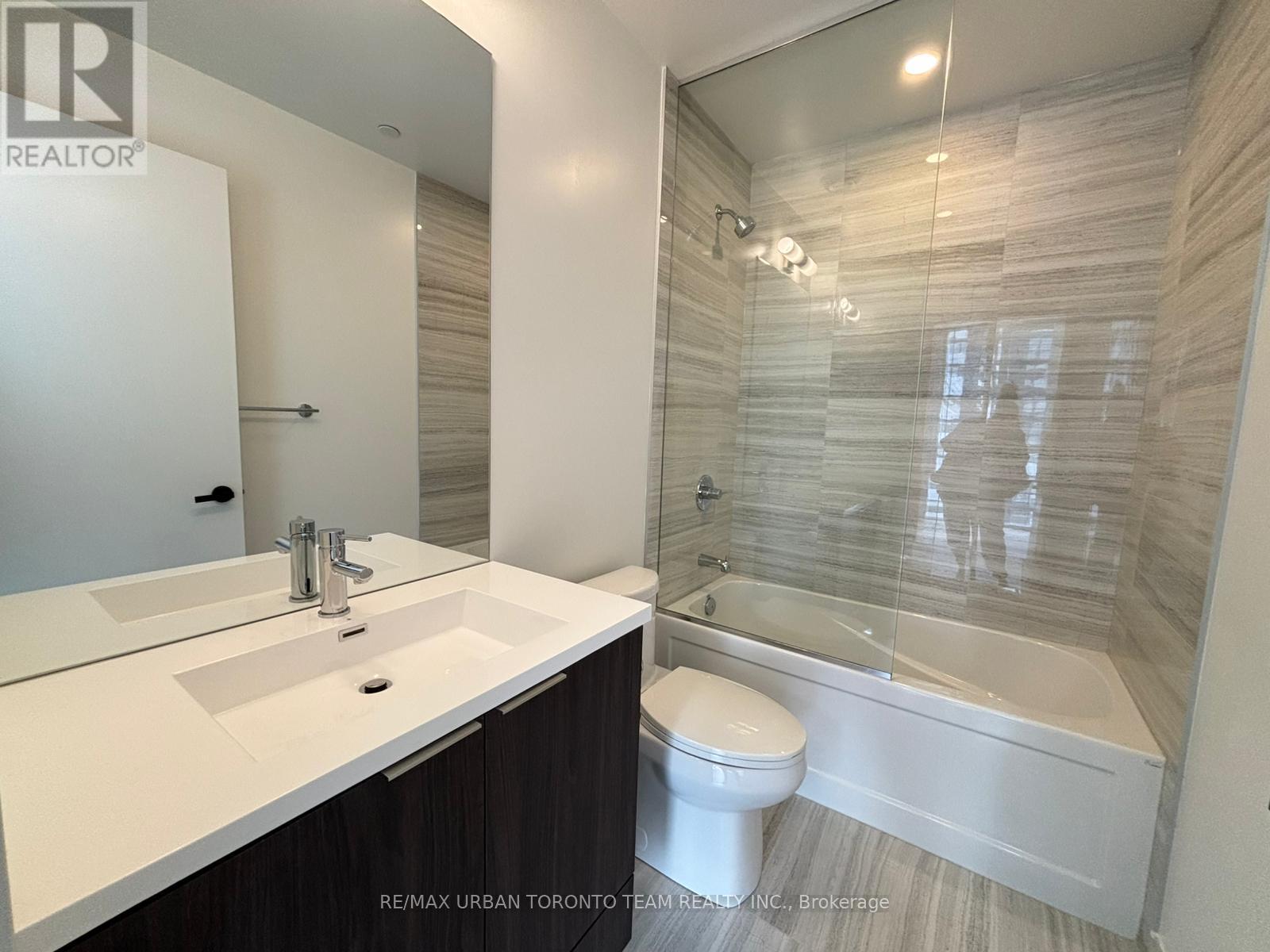 6012 - 8 Interchange Way, Vaughan, Ontario  L4K 5Z7 - Photo 7 - N12810422