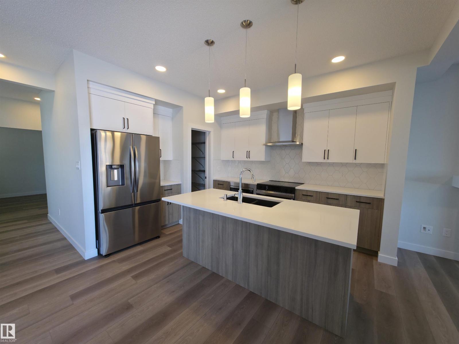 19007 20 Av Nw, Edmonton, Alberta  T6M 3E8 - Photo 4 - E4471688