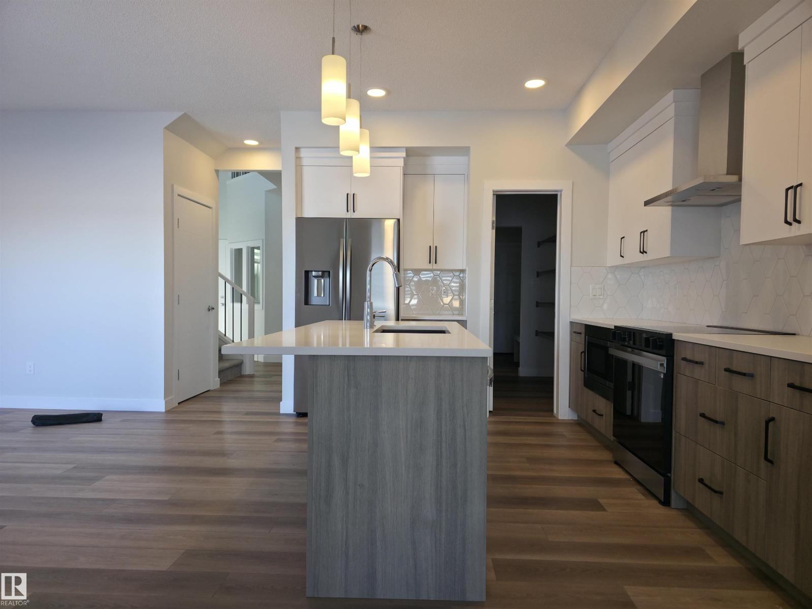 19007 20 Av Nw, Edmonton, Alberta  T6M 3E8 - Photo 5 - E4471688