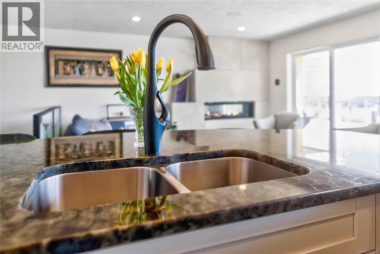 1214 College Dr, Nanaimo, British Columbia  V9R 6A4 - Photo 9 - 1032399