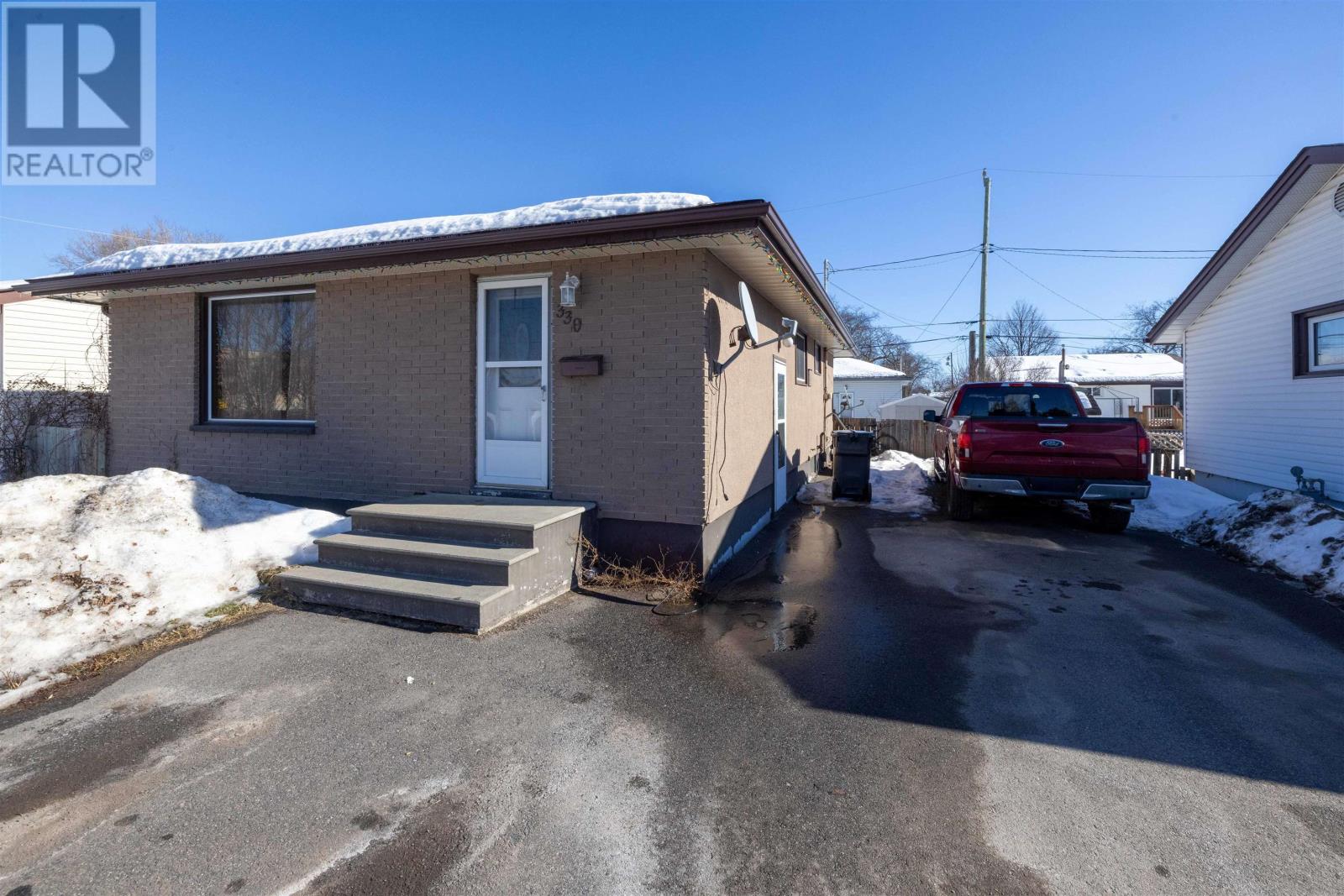 330 Edward St N, Thunder Bay, Ontario  P7C 4P2 - Photo 2 - TB2600689