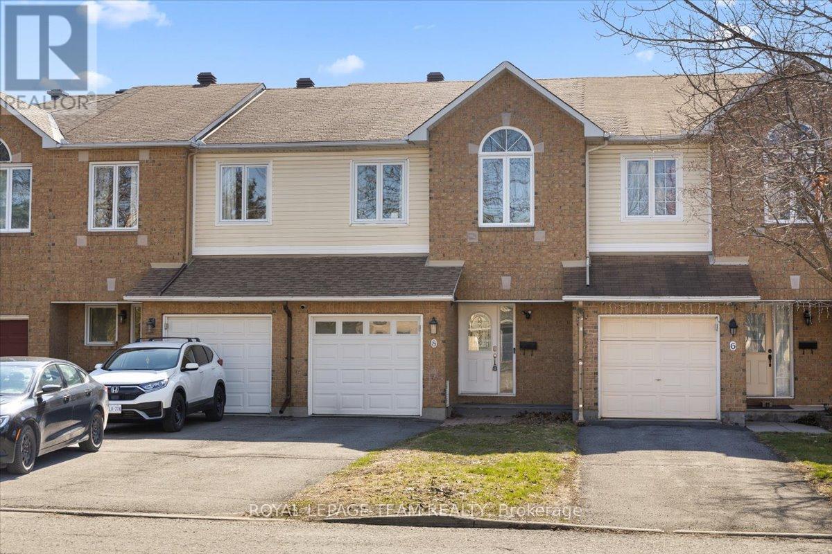 8 Crownridge Drive, Ottawa, Ontario  K2M 2M8 - Photo 2 - X13025178