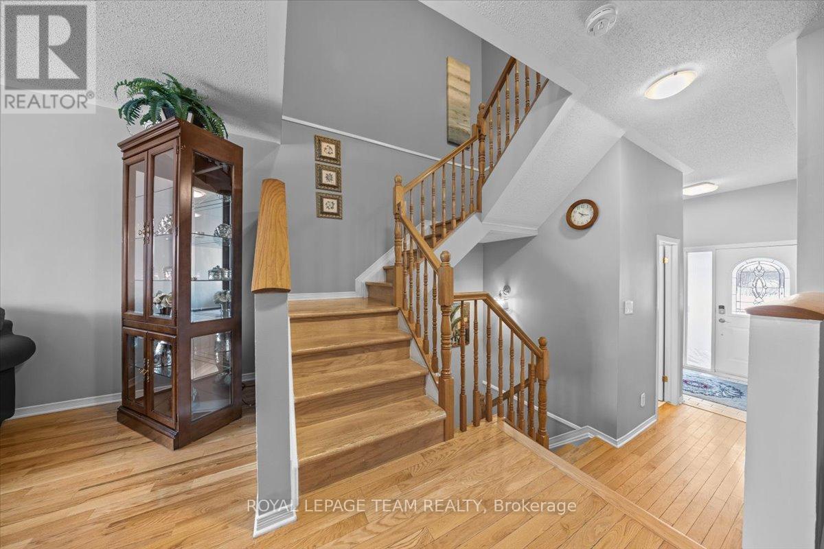 8 Crownridge Drive, Ottawa, Ontario  K2M 2M8 - Photo 9 - X13025178