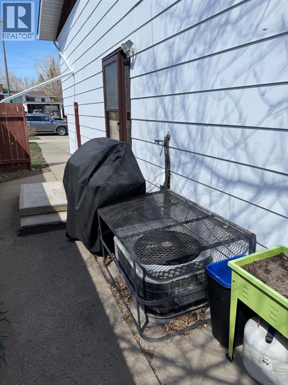 146 Mcgill Boulevard W, Lethbridge, Alberta  T1K 4C5 - Photo 4 - A2302679