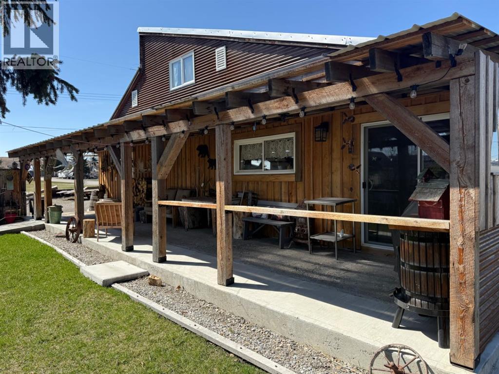 205 Hamilton Avenue, Lundbreck, Alberta  T0K 1H0 - Photo 4 - A2301711