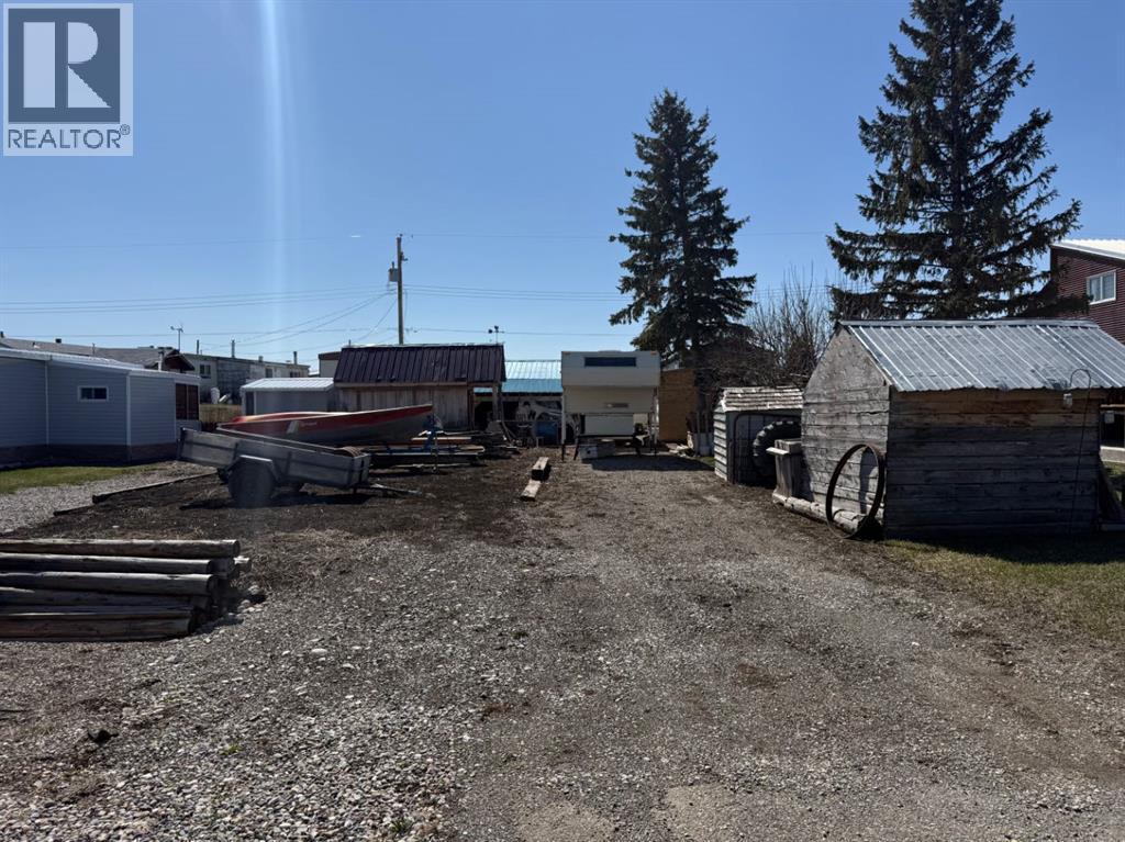 205 Hamilton Avenue, Lundbreck, Alberta  T0K 1H0 - Photo 40 - A2301711