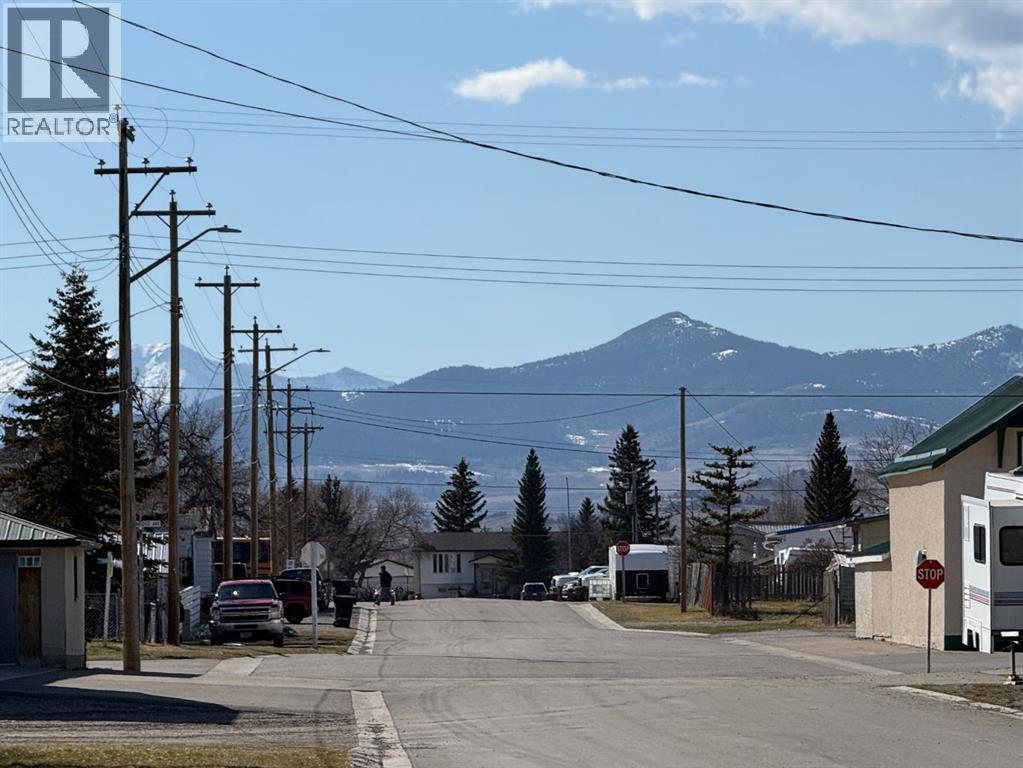 205 Hamilton Avenue, Lundbreck, Alberta  T0K 1H0 - Photo 41 - A2301711