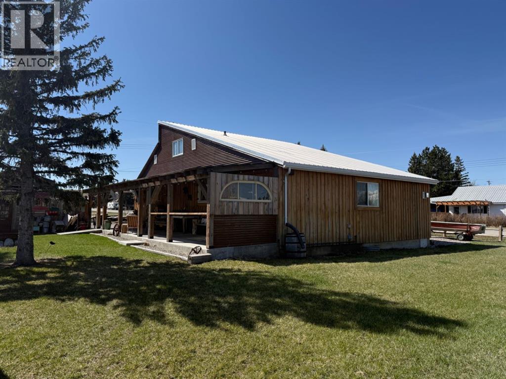 205 Hamilton Avenue, Lundbreck, Alberta  T0K 1H0 - Photo 5 - A2301711