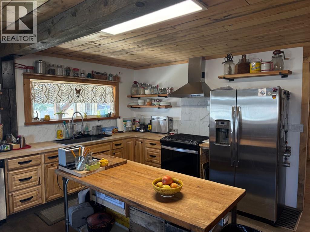 205 Hamilton Avenue, Lundbreck, Alberta  T0K 1H0 - Photo 9 - A2301711