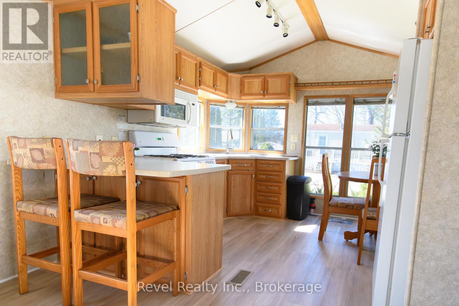 30 Huron Circle, Wasaga Beach, Ontario  L9Z 1X7 - Photo 6 - S13025358