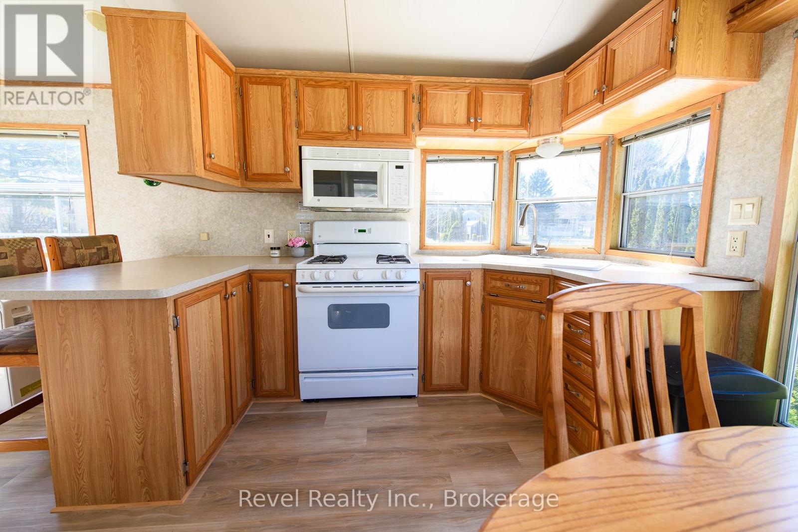 30 Huron Circle, Wasaga Beach, Ontario  L9Z 1X7 - Photo 8 - S13025358