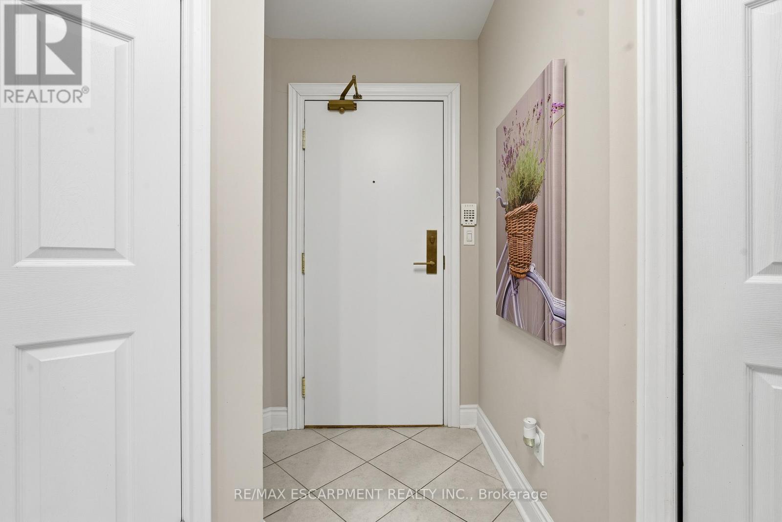 610 - 399 Elizabeth Street, Burlington, Ontario  L7R 0A4 - Photo 6 - W12726412