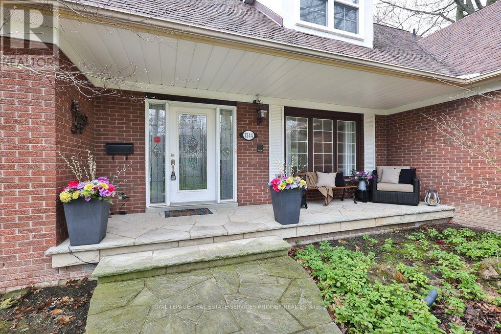 1244 Woodland Avenue, Mississauga, Ontario  L5G 2X9 - Photo 2 - W12820926