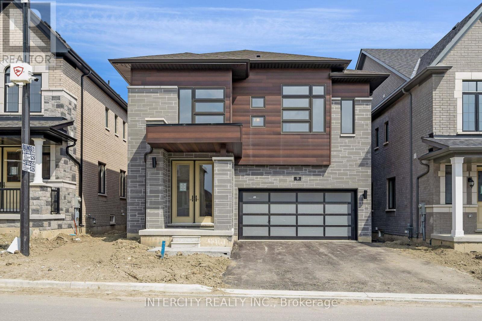 9 KEYWORTH CRESCENT, Brampton, Ontario