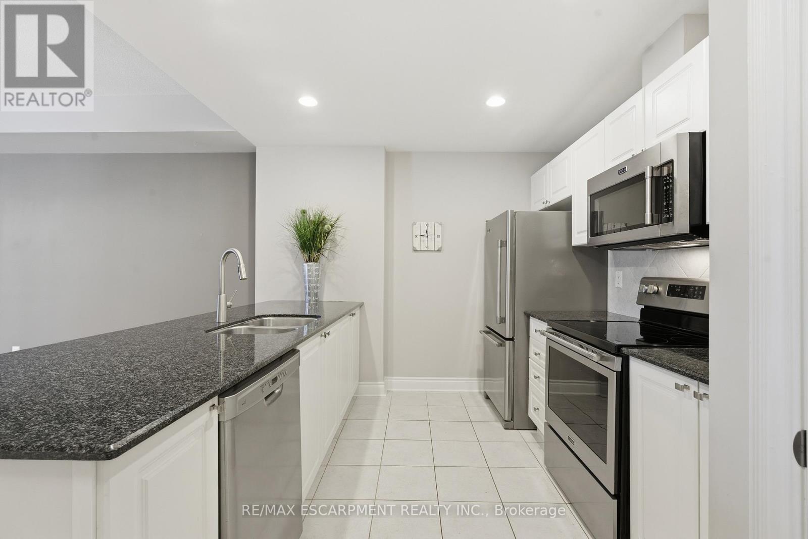 610 - 399 Elizabeth Street, Burlington, Ontario  L7R 0A4 - Photo 8 - W12726412