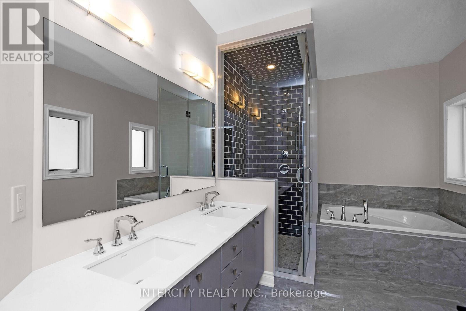 15 Keyworth Crescent, Brampton, Ontario  L6R 4G3 - Photo 18 - W12928658