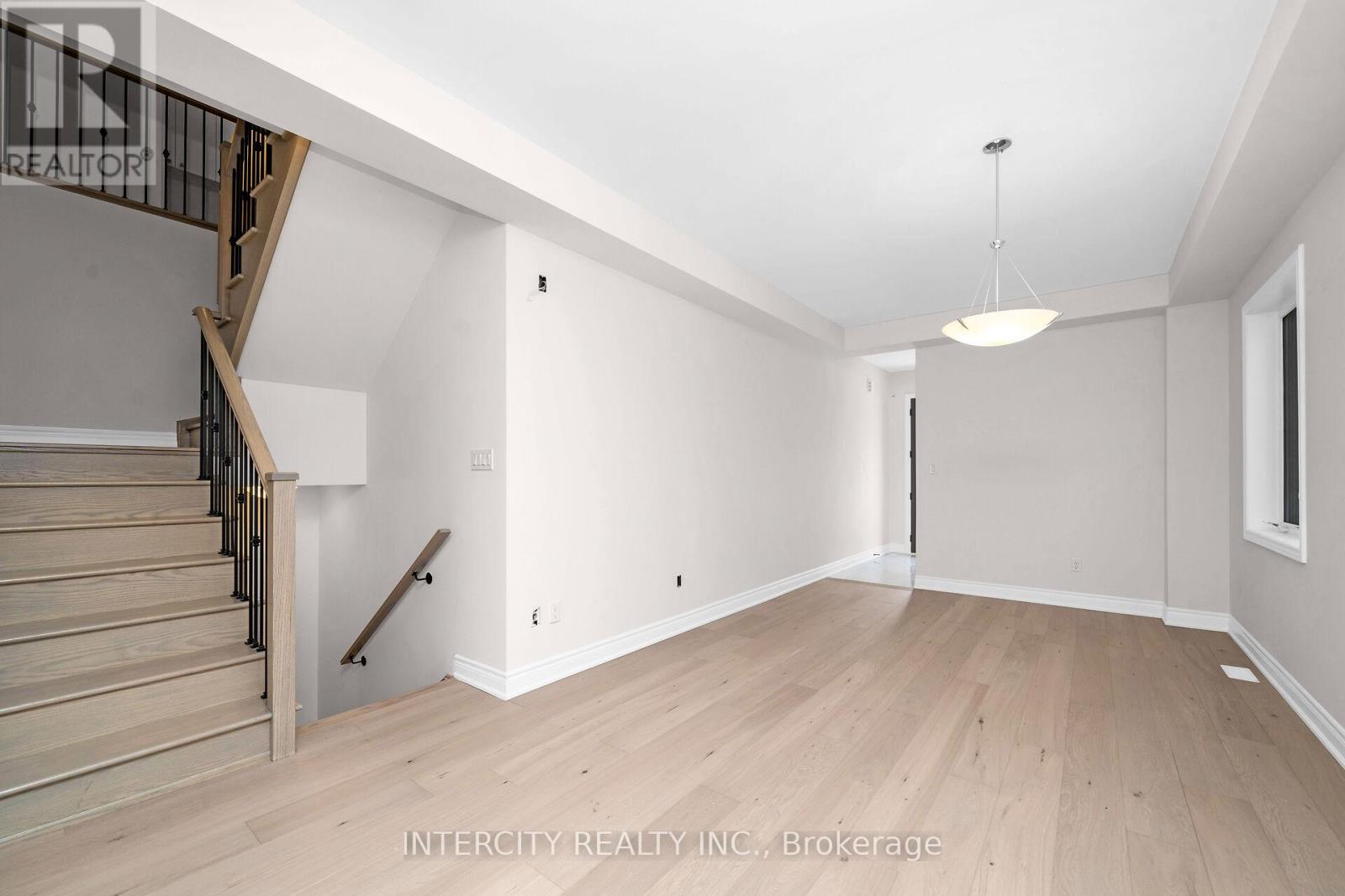 15 Keyworth Crescent, Brampton, Ontario  L6R 4G3 - Photo 5 - W12928658