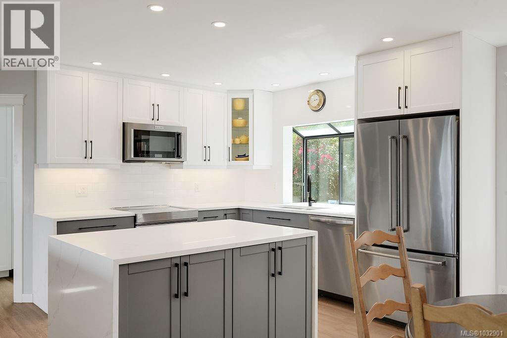 8870 Forest Park Dr, North Saanich, British Columbia  V8L 4E9 - Photo 27 - 1032901