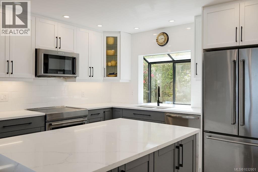 8870 Forest Park Dr, North Saanich, British Columbia  V8L 4E9 - Photo 29 - 1032901