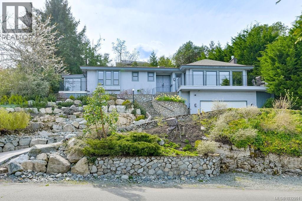 8870 Forest Park Dr, North Saanich, British Columbia
