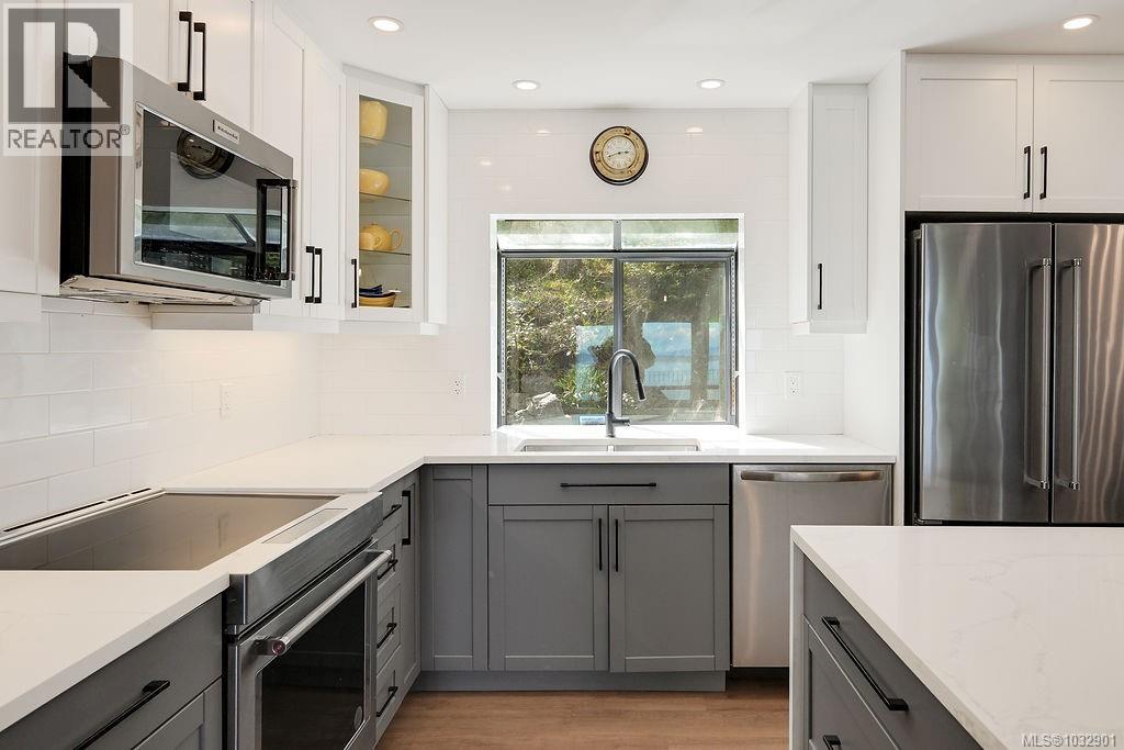 8870 Forest Park Dr, North Saanich, British Columbia  V8L 4E9 - Photo 30 - 1032901