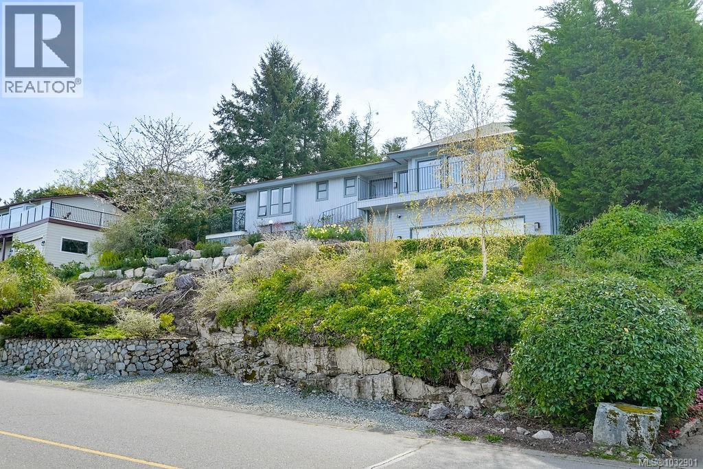 8870 Forest Park Dr, North Saanich, British Columbia  V8L 4E9 - Photo 3 - 1032901